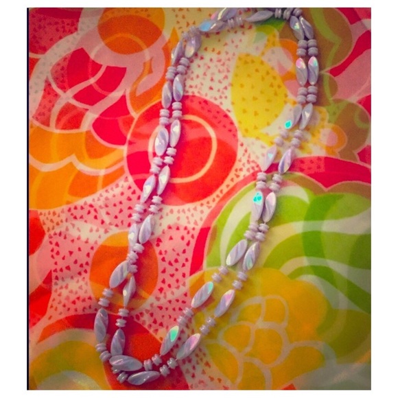 VTG Boho Mermaidcore Iridescent Lilac Plastic Beaded Necklace - Picture 1 of 6